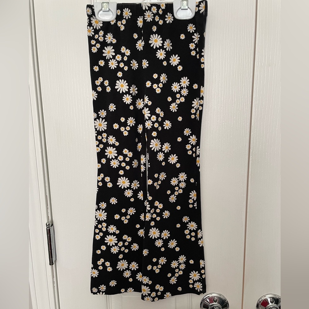 5 for $10🟢 Jumping Beans Floral Black Toddler Pants. 4T. Washed, Never Worn.
